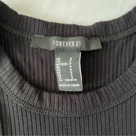 Forever 21 Black Top - Picture 2 of 2